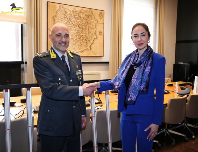 Dall’operazione antidroga, 150 lampade LED donate alla ricerca scientifica