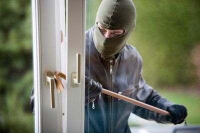 Ladri scatenati, nuovo furto a Arese mentre la famiglia è in casa
