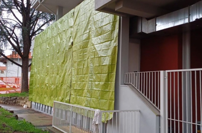 La parete della biblioteca che si affaccia su Parco Crivelli si arricchisce di un murales manga che nasconde una sorpresa