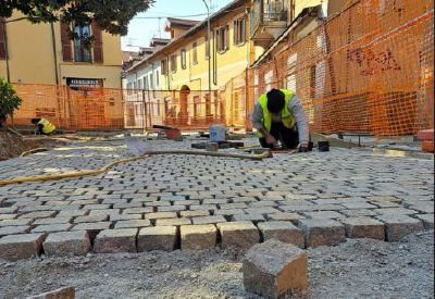 Fino al 21 aprile in via Porta Ronca si potrà andare solamente a piedi