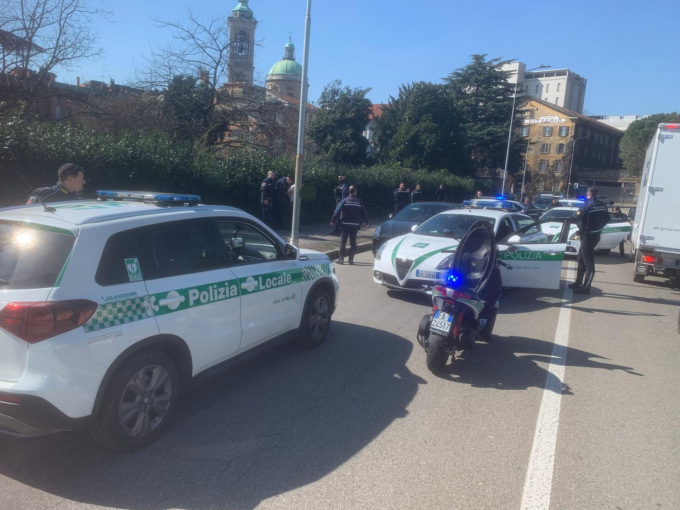 Furti e rapine con un’auto con targa clonata: denunciati