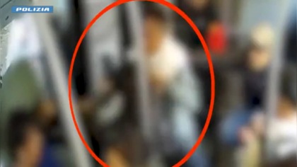 Rapinano sul bus un ragazzo aggredendolo: arrestati tre giovani