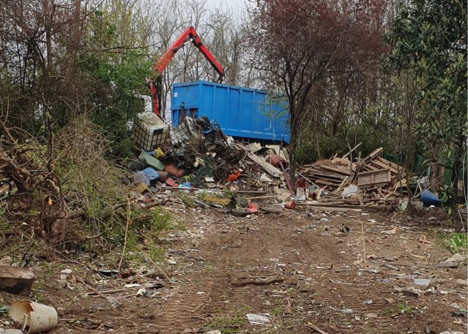 Via gli orti abusivi dal parco lineare