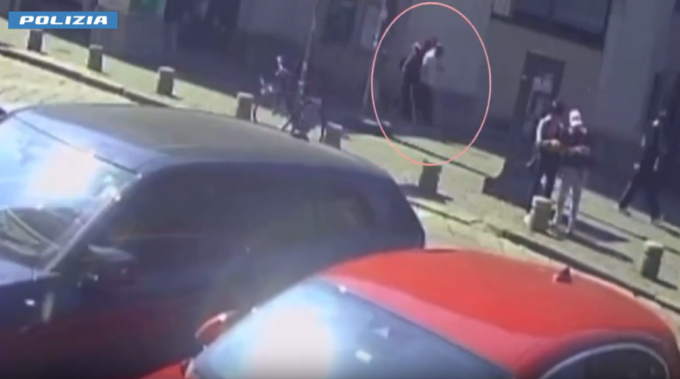 Furti in centro a Milano: arrestate cinque persone