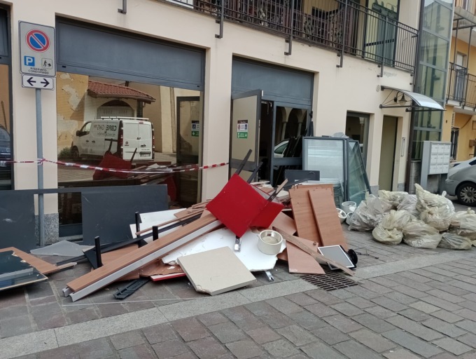 Devastato il Banco Desio da un commando