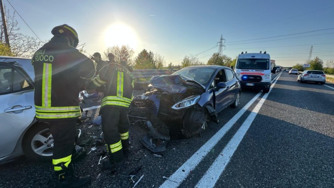 Incidente lungo la Statale 336: sei persone coinvolte