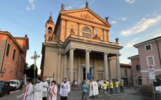 Ladri in chiesa, fuga con 2mila euro delle offerte dei fedeli