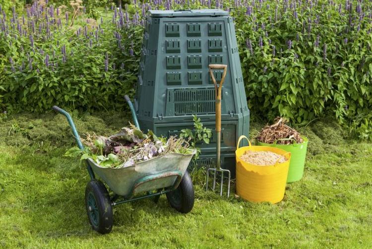Compostaggio Rifiuti Con il compostaggio facciamo un ottimo fertilizzante riutilizzando ...