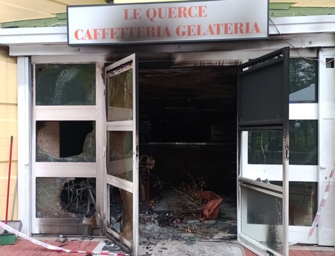 A fuoco gli orti comunali e un bar. Si indaga sulle cause