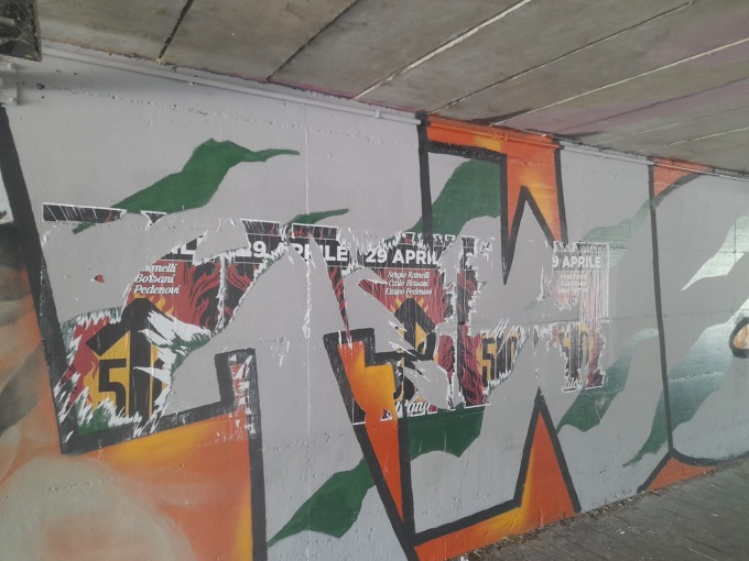 Murale della pace imbrattato, la città risponde con una festa