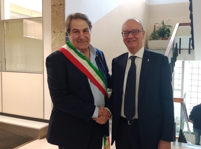 Il ministro Giuseppe Valditara in visita alle scuole di Garbagnate