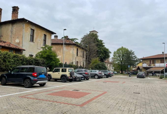 Non convince tutti il nuovo parcheggio in via Manzoni