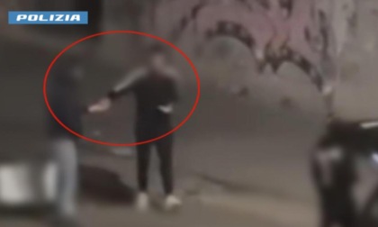 Nascondeva la droga dentro una recinzione di metallo: arrestato spacciatore
