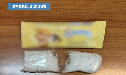 Nascondeva la droga in un pacco di biscotti: arrestato 38enne
