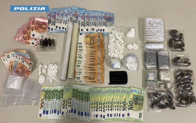 Droga e soldi nascosti in casa: arrestato un 31enne