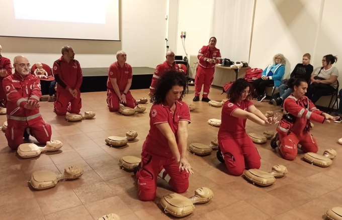 Una lezione di salva vita con la Croce Rossa