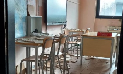 Cede il controsoffitto: disagi all'istituto Torno