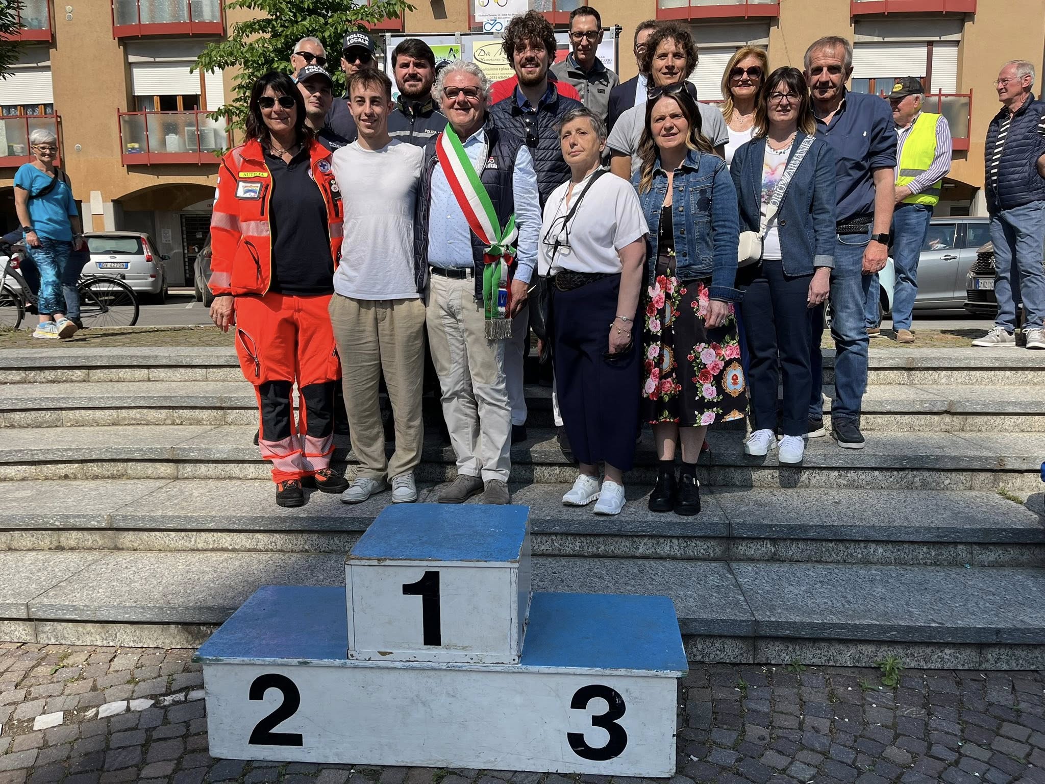 Vanzaghello gara ciclistica 10