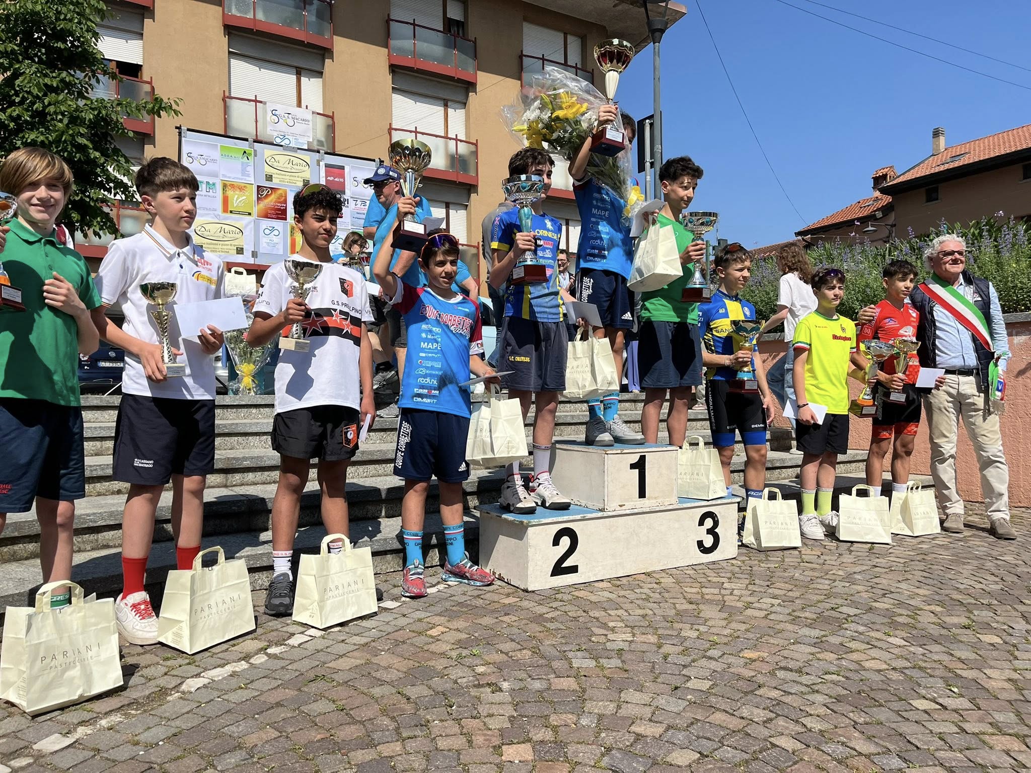Vanzaghello gara ciclistica 17