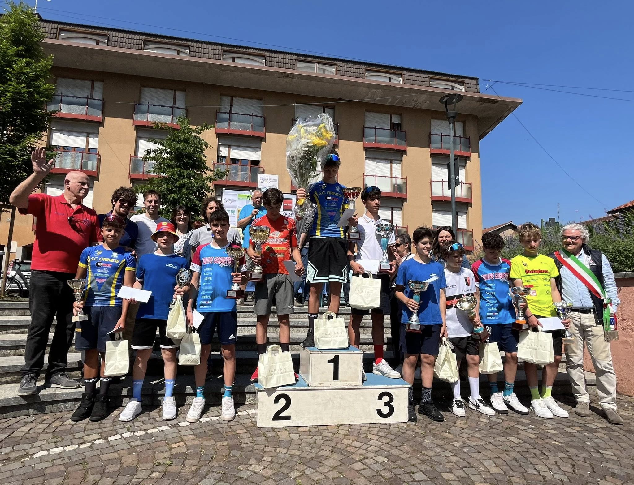 Vanzaghello gara ciclistica 18