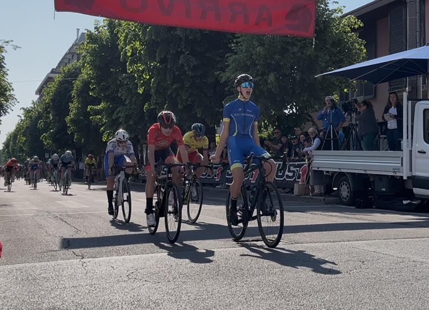 Vanzaghello gara ciclistica 8