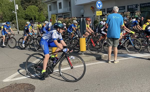 Vanzaghello gara ciclistica