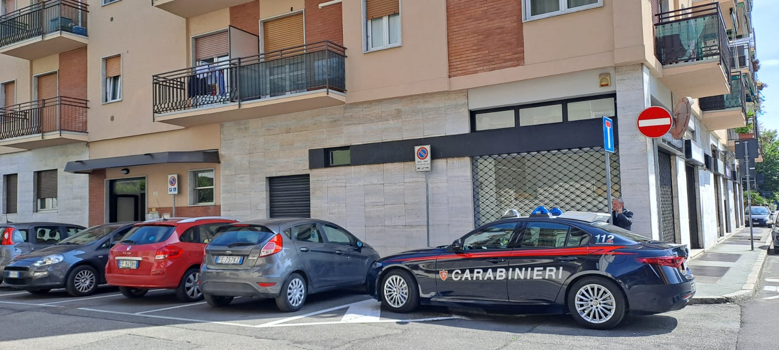 legnano carabinieri in via stelvio per donna uccisa col coltello