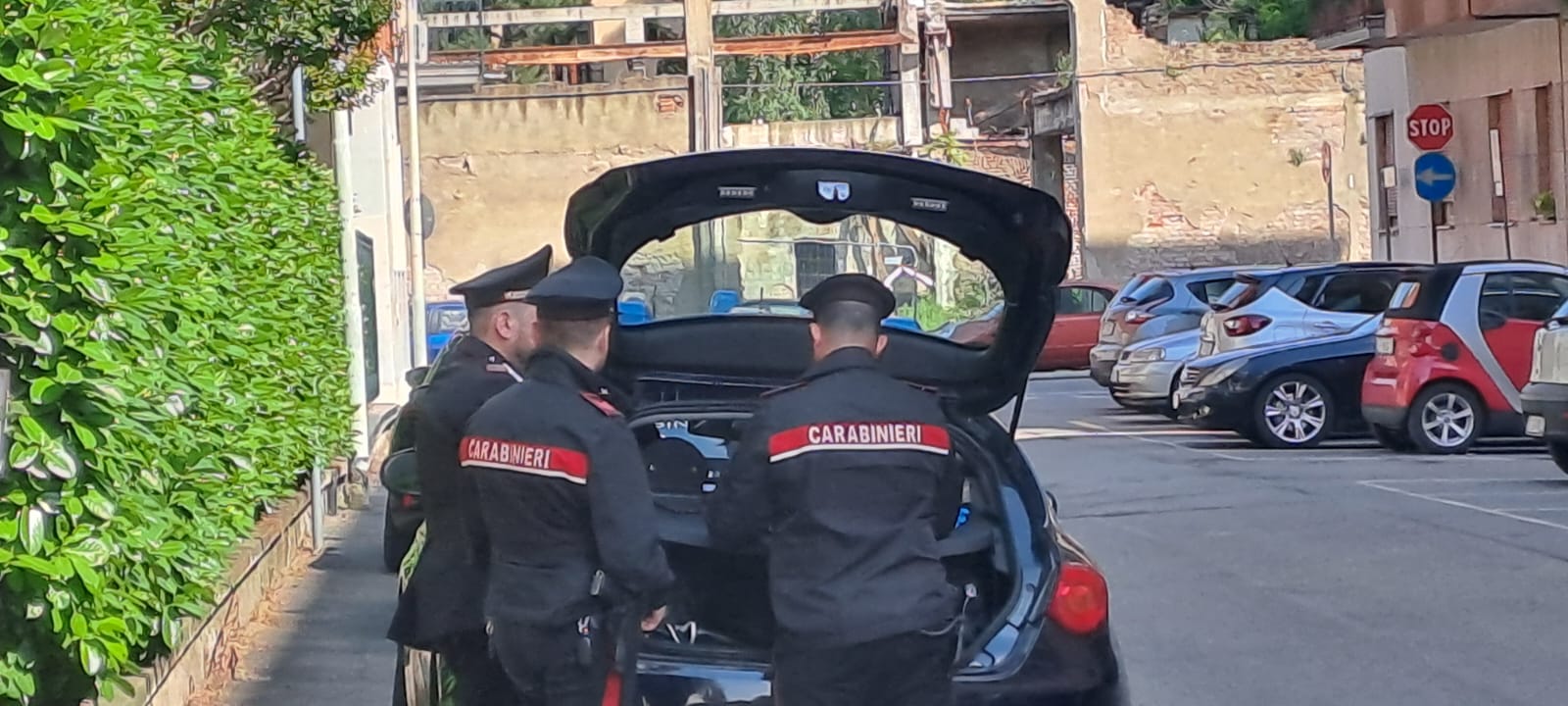 legnano carabinieri in via stelvio per donna uccisa col coltello