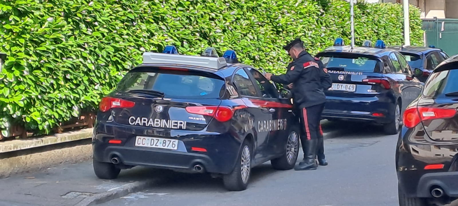 legnano-carabinieri via stelvio donna morta coltello
