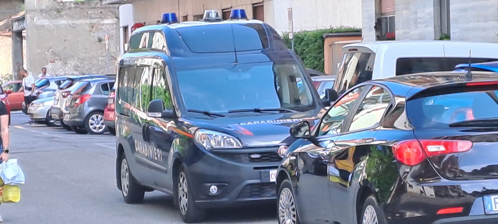 legnano-carabinieri via stelvio donna morta coltello