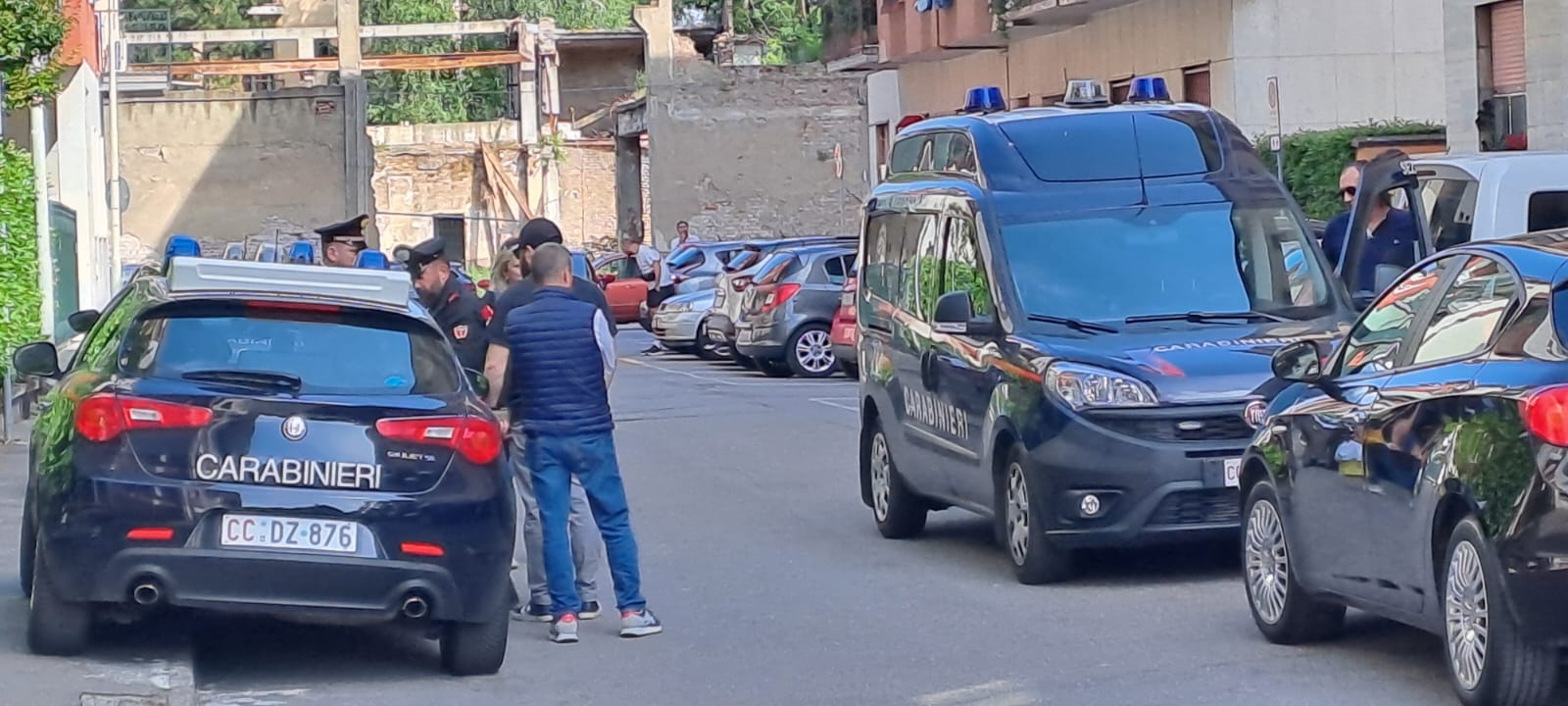legnano-carabinieri via stelvio donna morta coltello