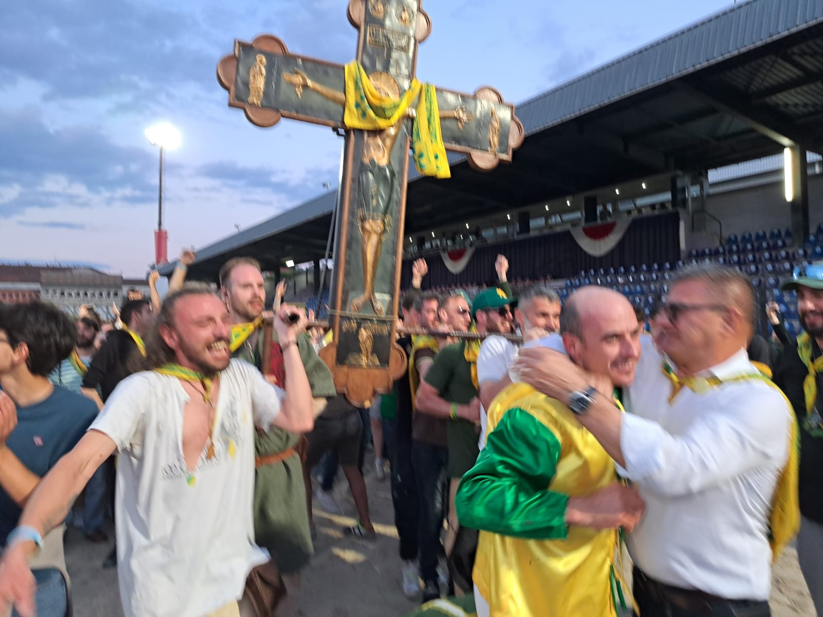 legnano il palio 2025 è gialloverde: vince sant'ambrogio