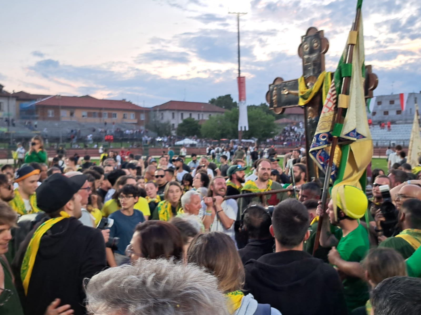 legnano il palio 2025 è gialloverde: vince sant'ambrogio