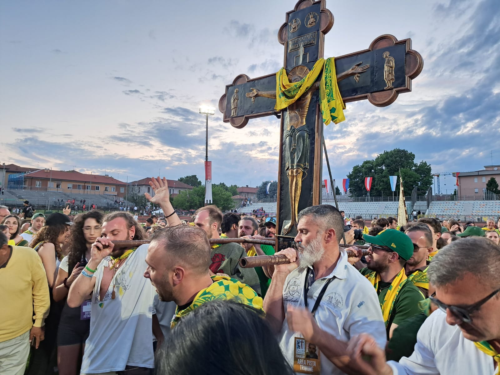 legnano il palio 2025 è gialloverde: vince sant'ambrogio