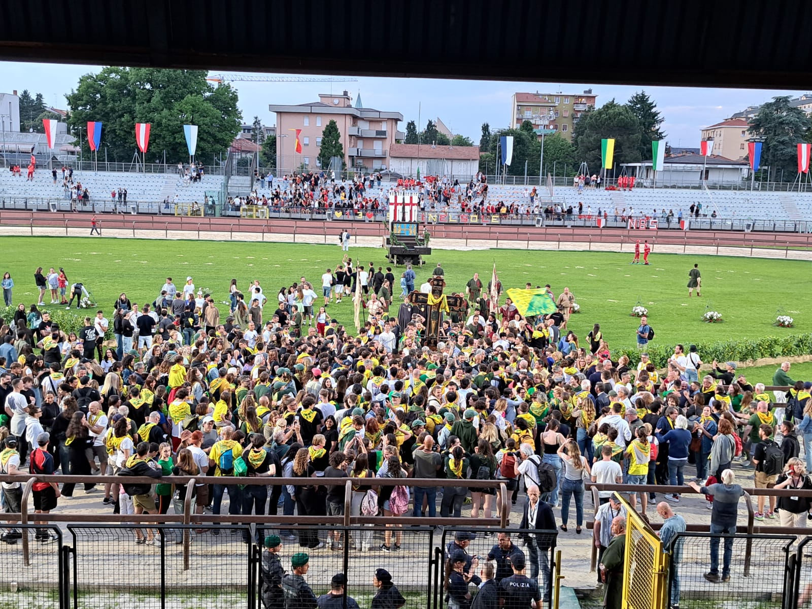 legnano il palio 2025 è gialloverde: vince sant'ambrogio