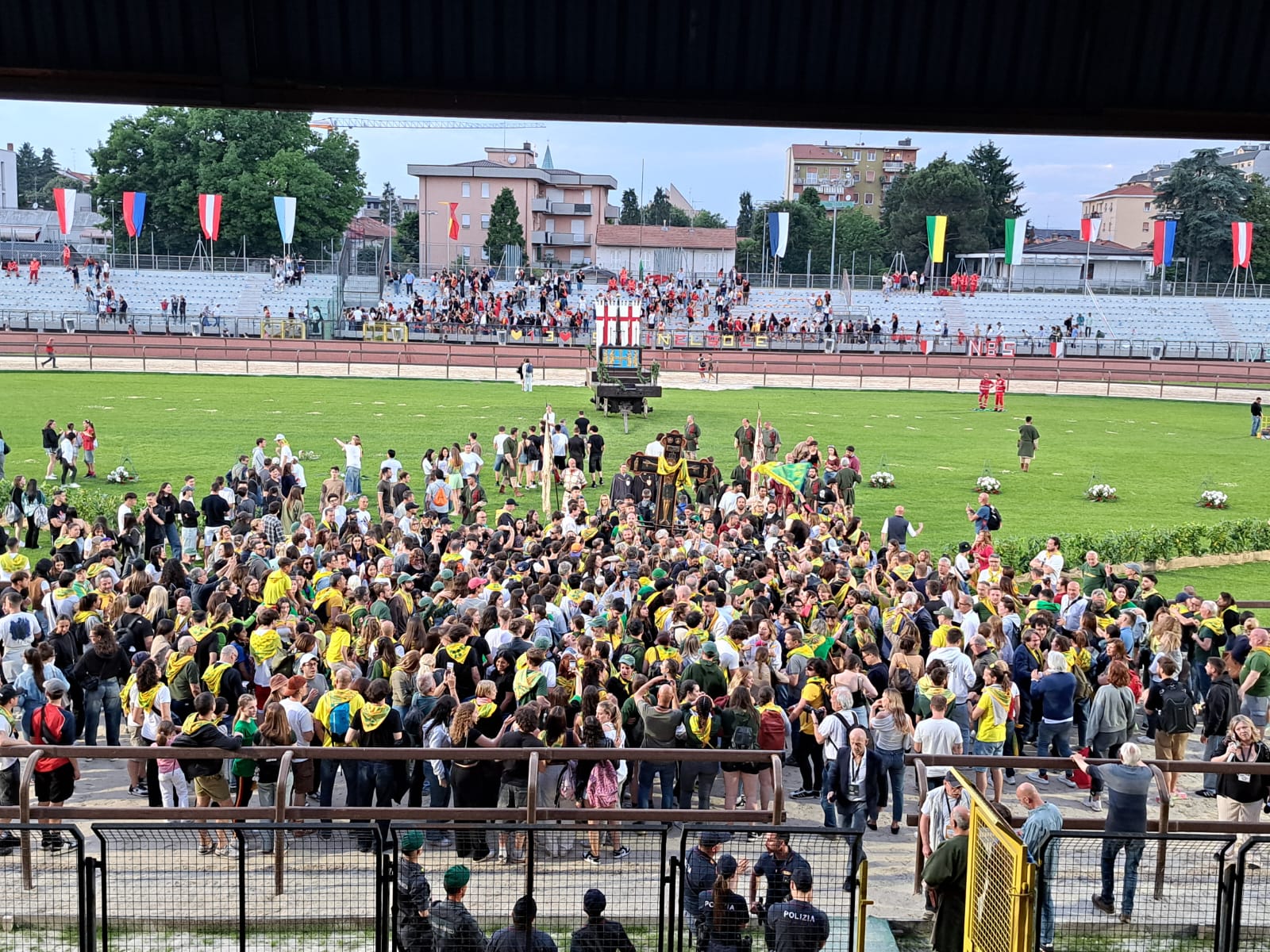 legnano il palio 2025 è gialloverde: vince sant'ambrogio
