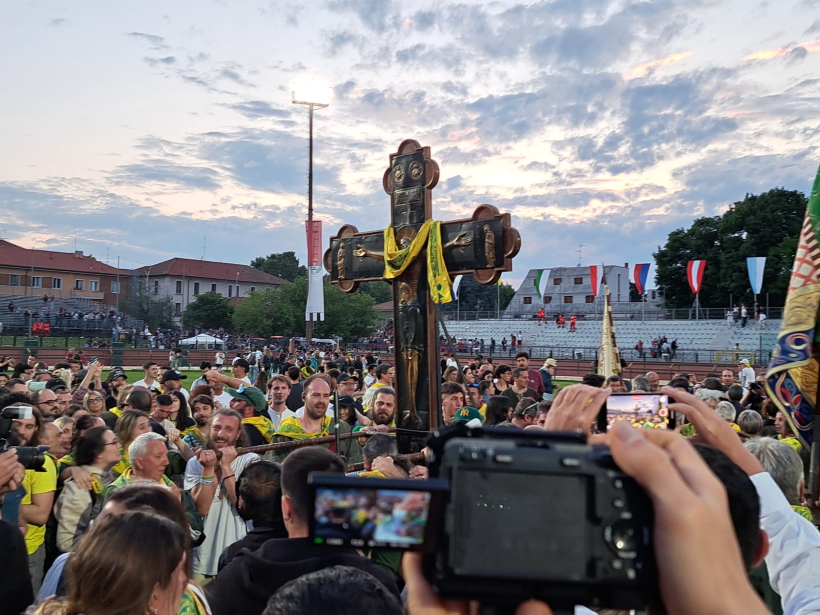legnano il palio 2025 è gialloverde: vince sant'ambrogio