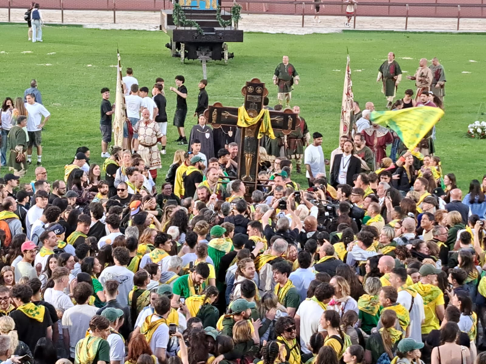 legnano il palio 2025 è gialloverde: vince sant'ambrogio