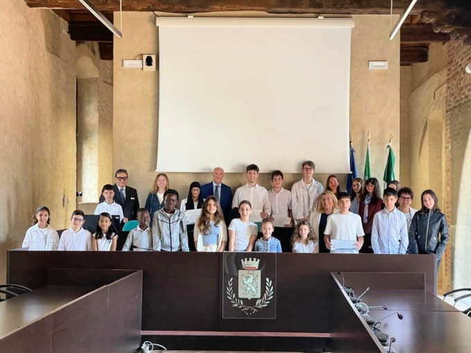 Cerimonia di consegna delle borse di studio intitolate a Padre Bossi