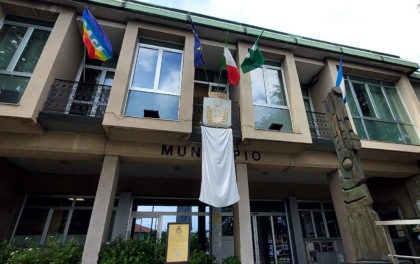 Politica cittadina unita sui «Lenzuoli per Gaza»: un sudario anche sul municipio