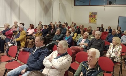 Salone pieno per parlare di Congiuntivite e Cataratta