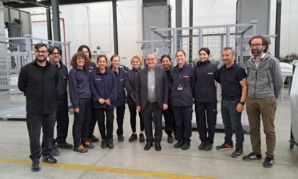 L'Arcivescovo Delpini visita il il Textile Hub di VestiSolidale