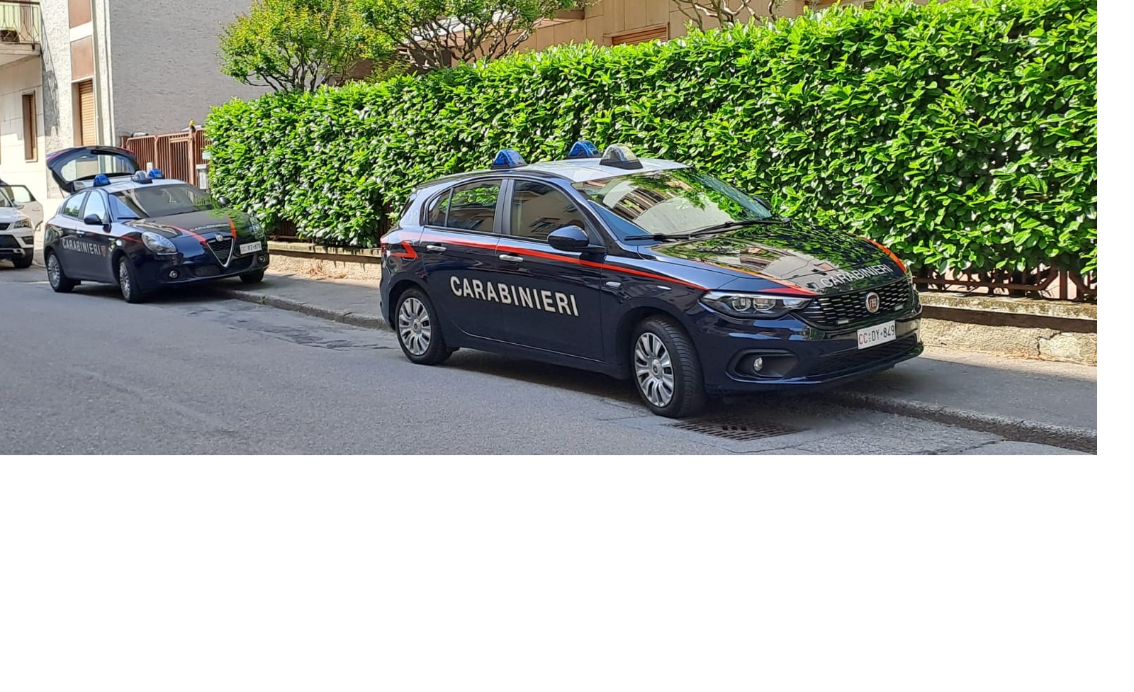 legnano-carabinieri via stelvio donna morta coltello