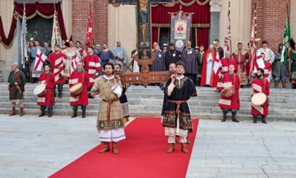 La Croce è tornata in basilica: via al nuovo Palio
