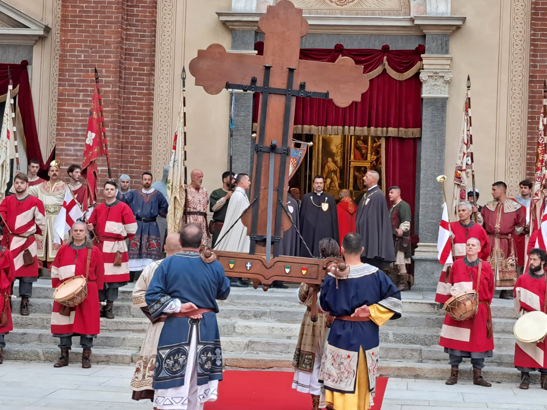 legnano-traslazione croce palio21
