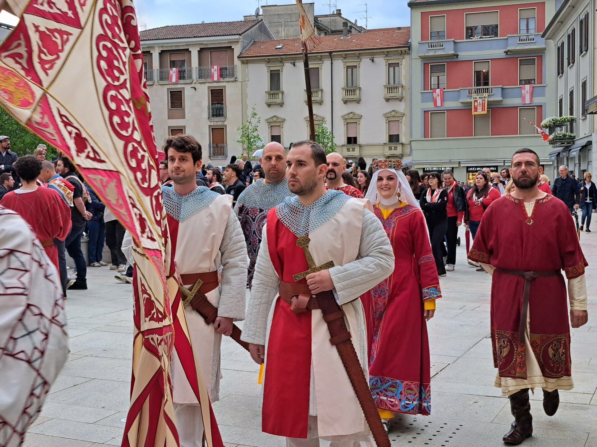 legnano-traslazione croce palio39
