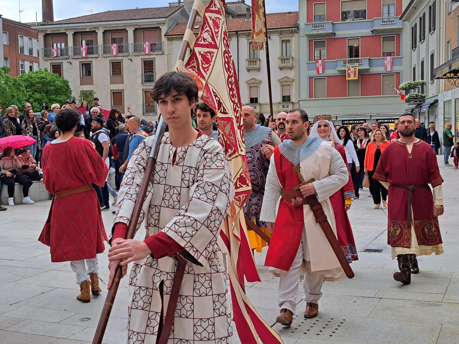 legnano-traslazione croce palio40