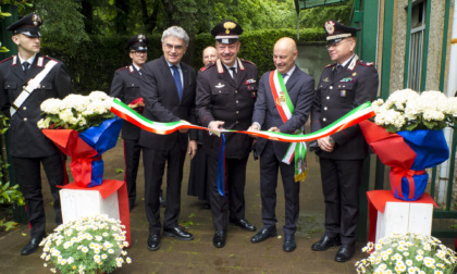 Rinasce l'ex casa del custode comunale: inaugurate le nuove residenze per Carabinieri