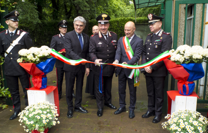 Rinasce l’ex casa del custode comunale: inaugurate le nuove residenze per Carabinieri