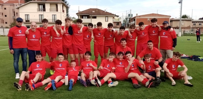 La OSL vince il campionato con un 7 a 0 e fa festa